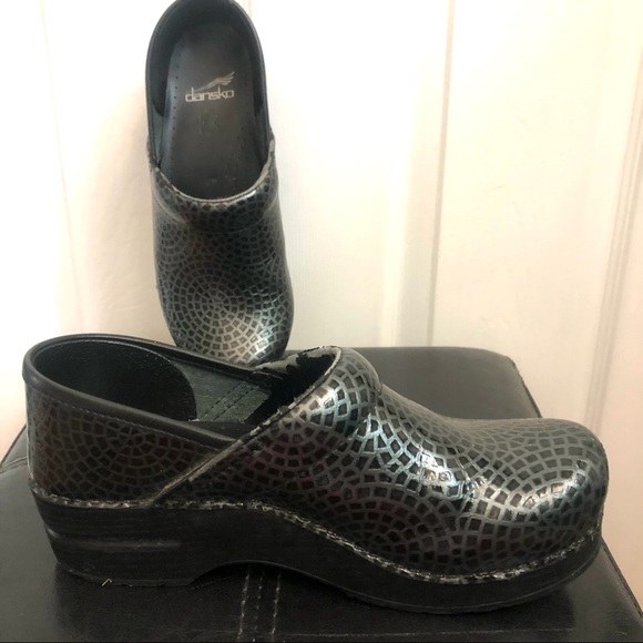 Dansko gray/black patent leather professional clog size 38 - Picture 5 of 9